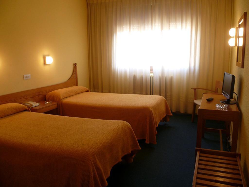 Hotel Pradas Jaca Ngoại thất bức ảnh