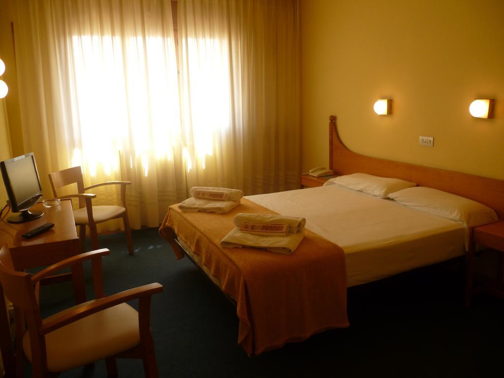 Hotel Pradas Jaca Ngoại thất bức ảnh