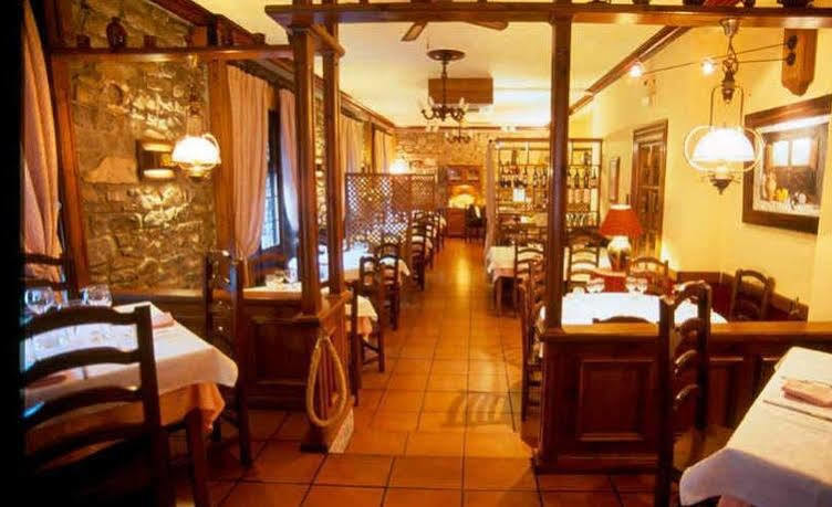 Hotel Pradas Jaca Ngoại thất bức ảnh